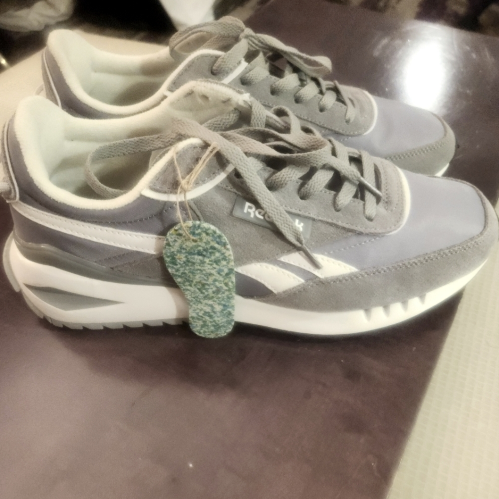 Reebok Galaxy 19.5 Men’s Size 9.5 Gray White Leather Shoe Sneakers Ortholite NEW